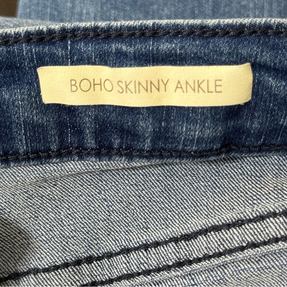 Vintage America Blue Jeans with Floral Embroidery - Picture 15 of 16